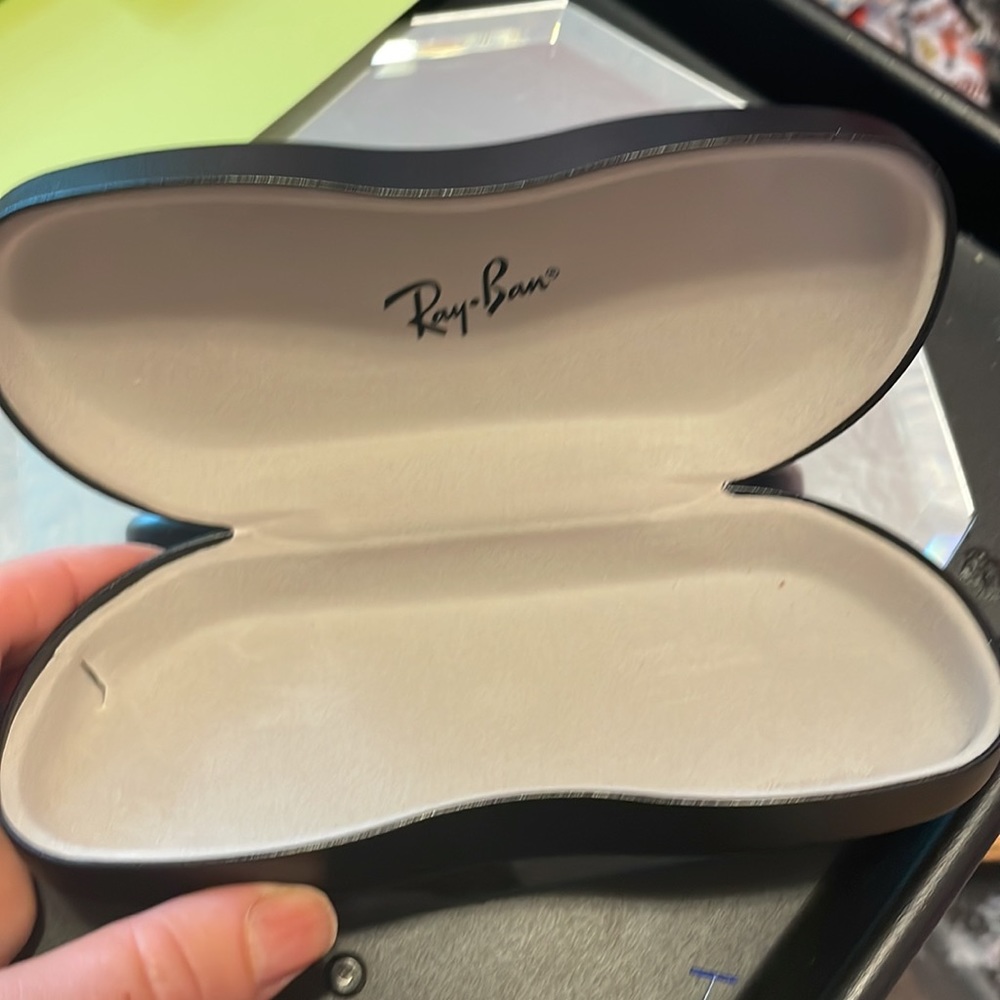 RayBan glasses case - Picture 4 of 6